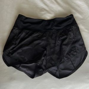 high rise 2.5 camo lululemon shorts